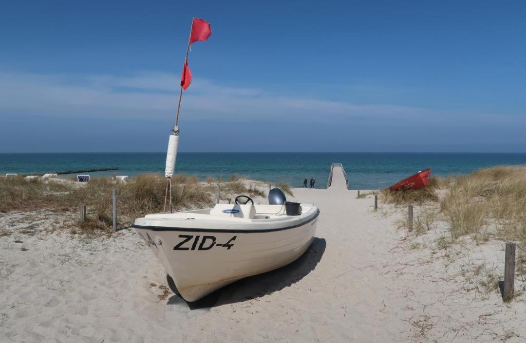 Wohnung 9 Meer-Ruhe Im Haus Stranddistel Komfortable Ferienwohnung Im 1 Og Fuer 4 Personen In Zingst Exteriör bild